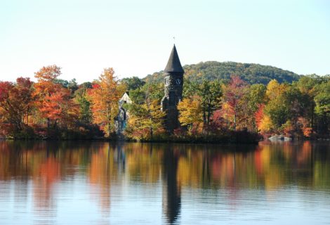 Chapel in the Lake