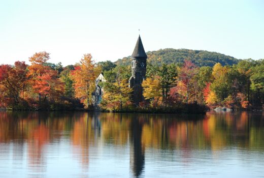 Chapel in the Lake